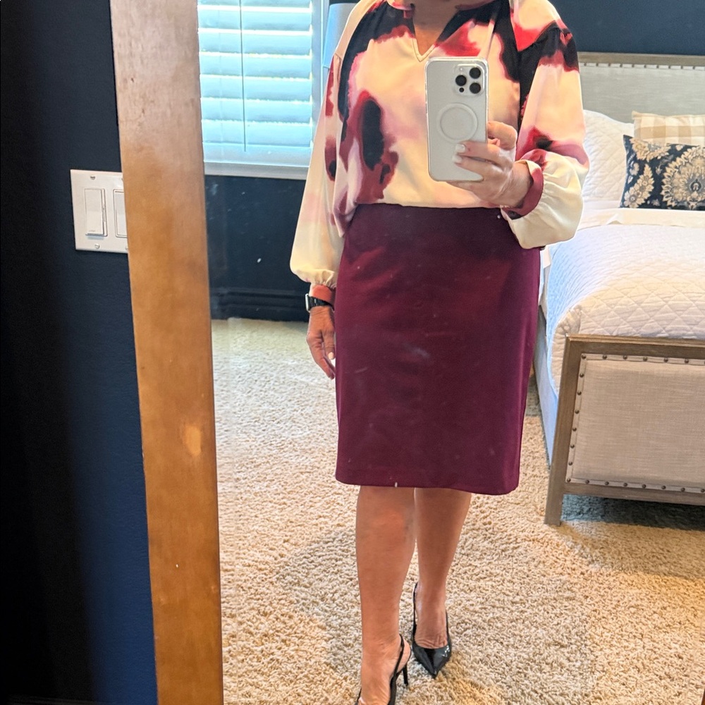 Elegant Burgundy Pencil Skirt